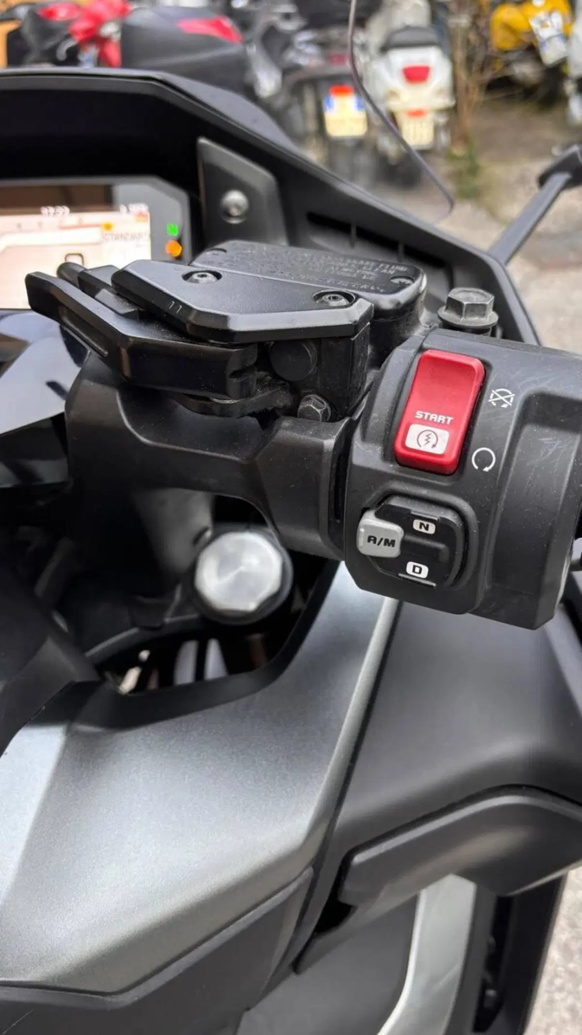 Honda Forza 750 DCT (2021 - 24) (17)