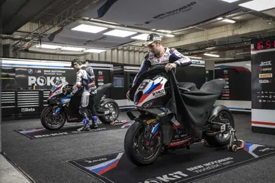 SBK 2026. Ecco le livree (torna il bianco!) delle BMW degli ex MotoGP Danilo Petrucci e Miguel Oliveira