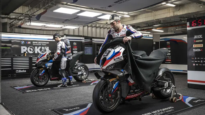 SBK 2026. Ecco le livree (torna il bianco!) delle BMW degli ex MotoGP Danilo Petrucci e Miguel Oliveira