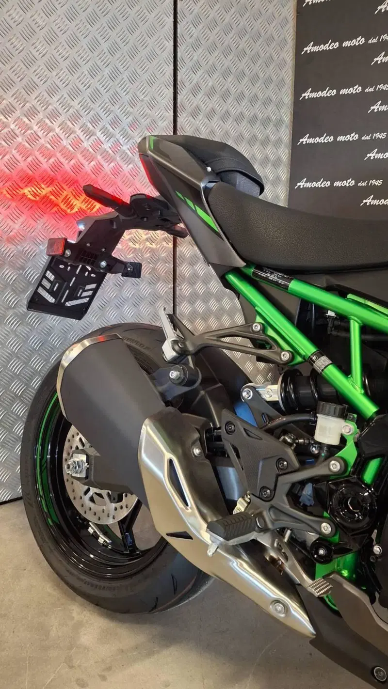 Kawasaki Z 900 (2025 - 26) (4)