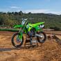 Cross 2 tempi Kawasaki: la rivoluzione parte dalla KX 85 da minicross