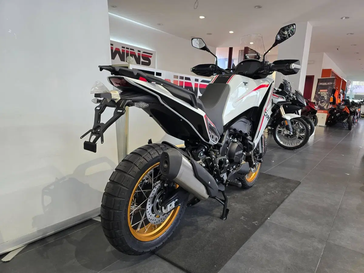 Moto Morini X-Cape 700 Gold Edition (2025 - 26) (7)