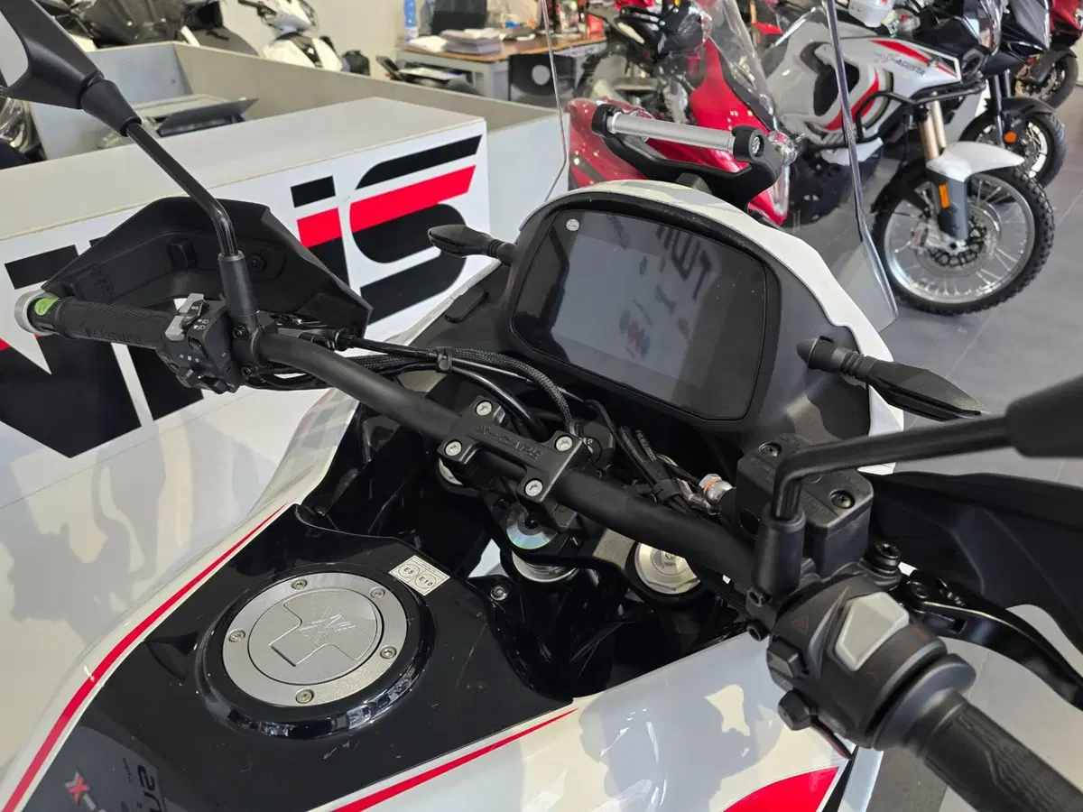 Moto Morini X-Cape 700 Gold Edition (2025 - 26) (12)