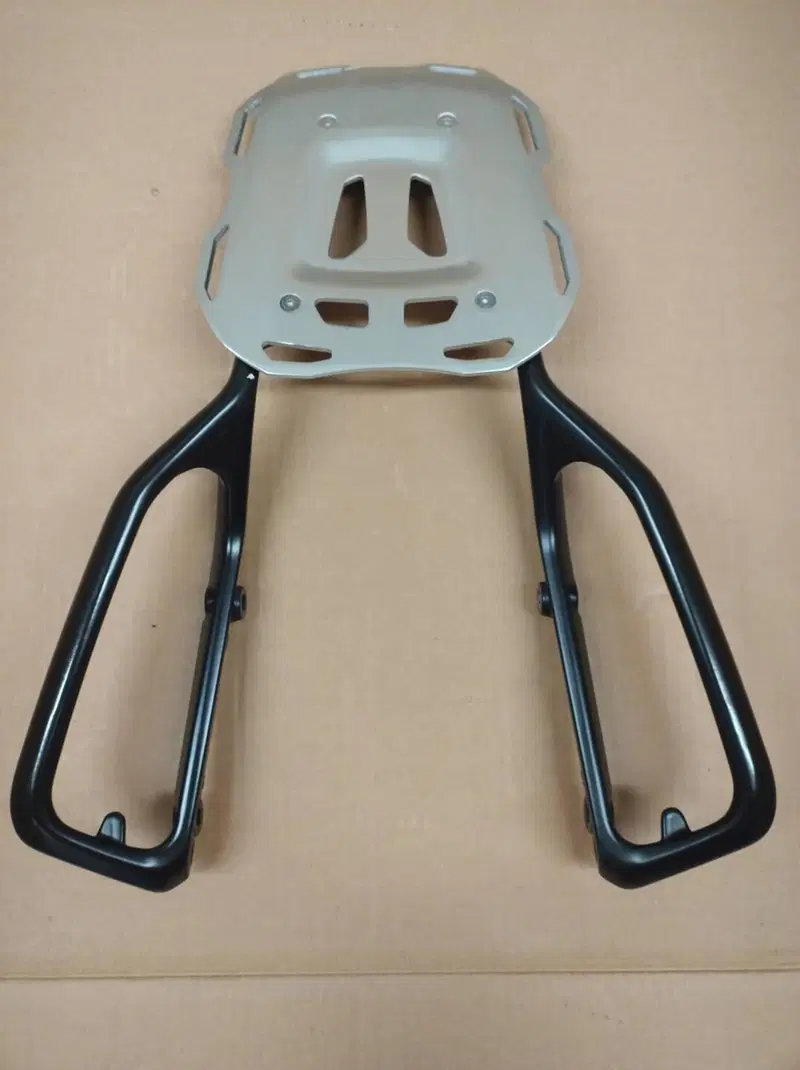 Portapacchi originale per Triumph Speed e Scramble (3)