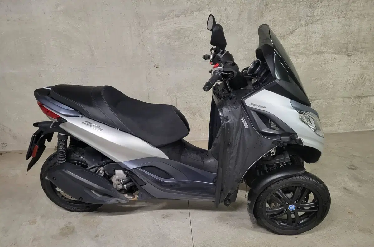 Piaggio MP3 300 ABS Hpe (2021 - 24) (2)