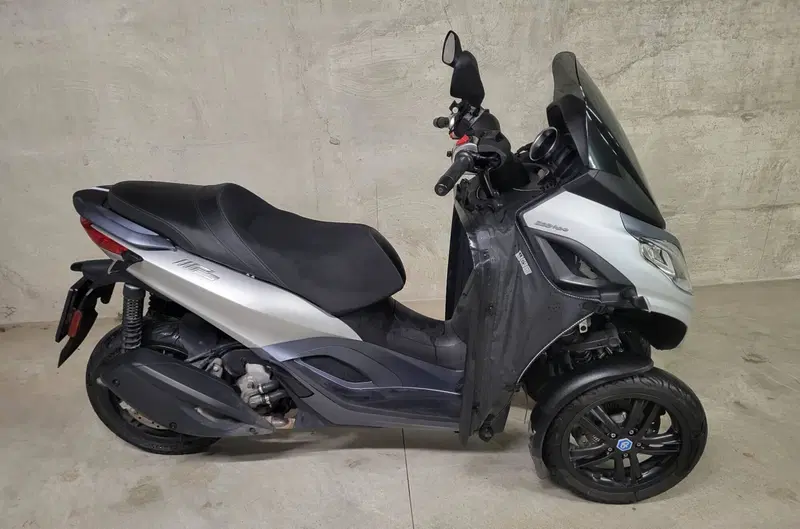 Piaggio MP3 300 ABS Hpe (2021 - 24) (2)