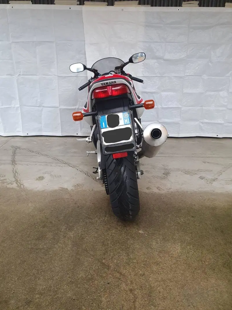 Yamaha YZF R6 (1999 - 00) (5)