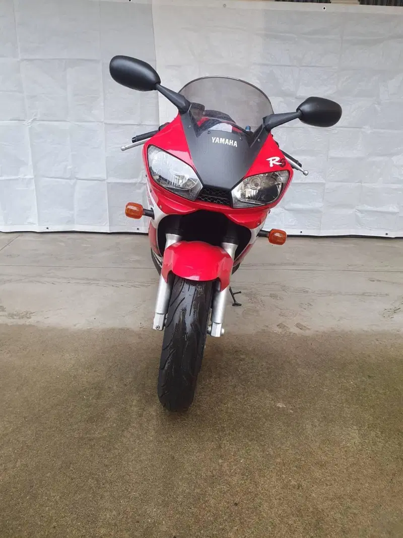 Yamaha YZF R6 (2)