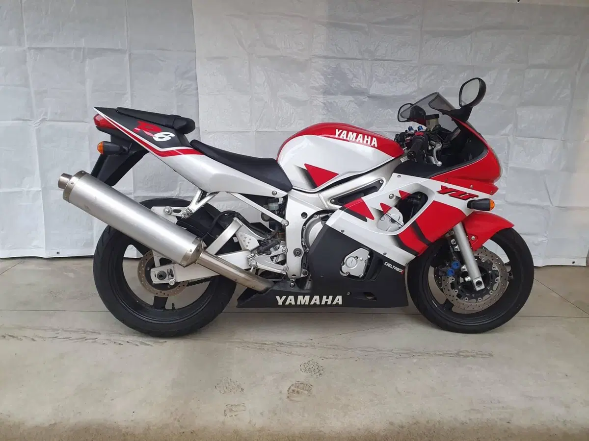 Yamaha YZF R6 (3)