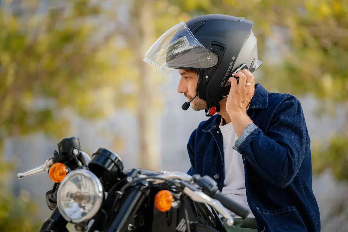 SENA Outstar 2, il casco jet con sistema di comunicazione integrato di serie (5)