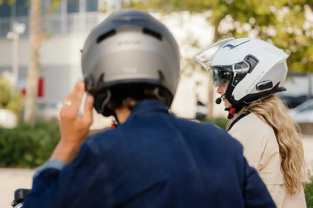SENA Outstar 2, il casco jet con sistema di comunicazione integrato di serie (6)