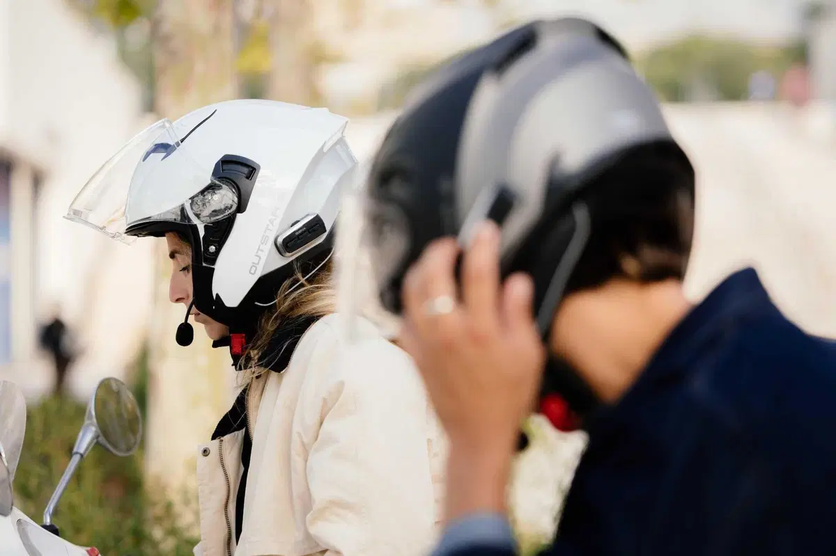 SENA Outstar 2, il casco jet con sistema di comunicazione integrato di serie (10)