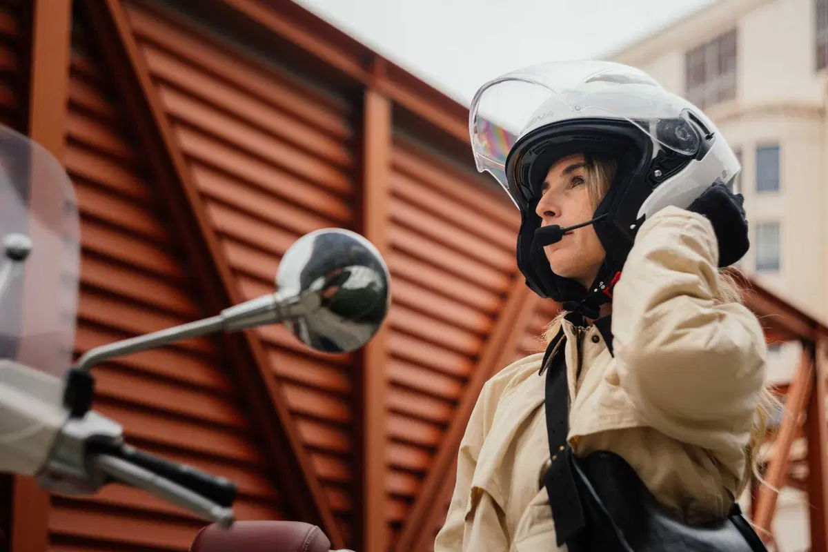 SENA Outstar 2, il casco jet con sistema di comunicazione integrato di serie (13)