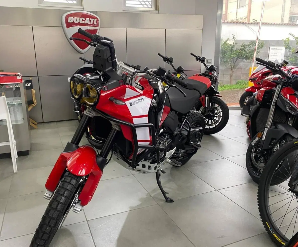 Ducati DesertX Discovery (2025)