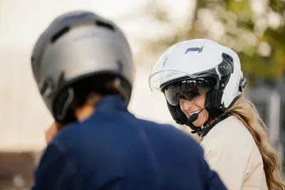 SENA Outstar 2, il casco jet con sistema di comunicazione integrato di serie