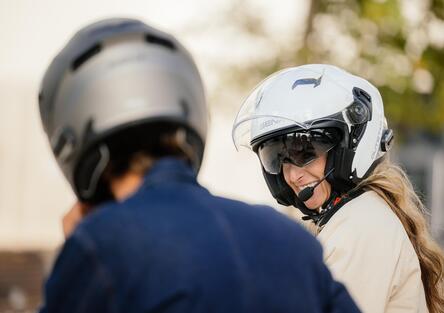 SENA Outstar 2, il casco jet con sistema di comunicazione integrato di serie