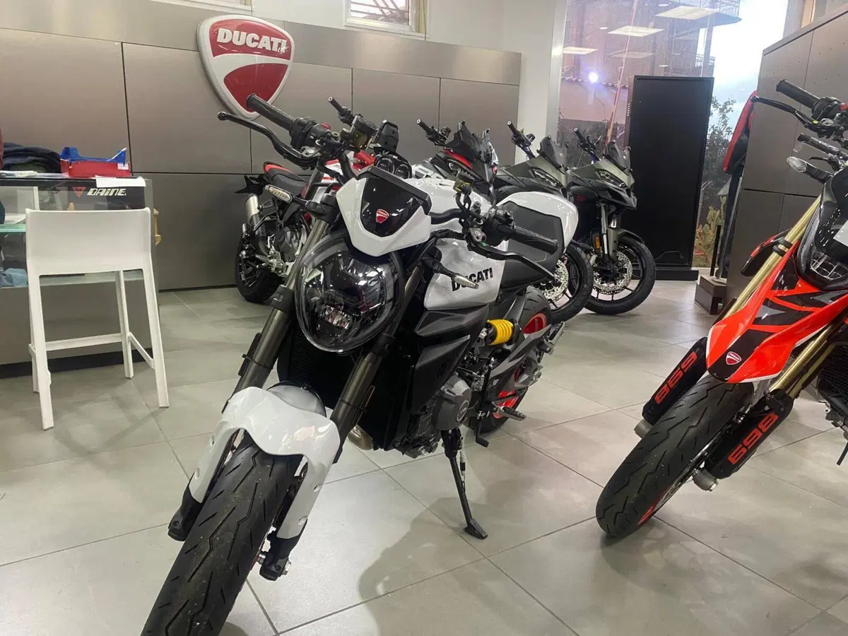 Ducati Monster 890 (2026) (4)