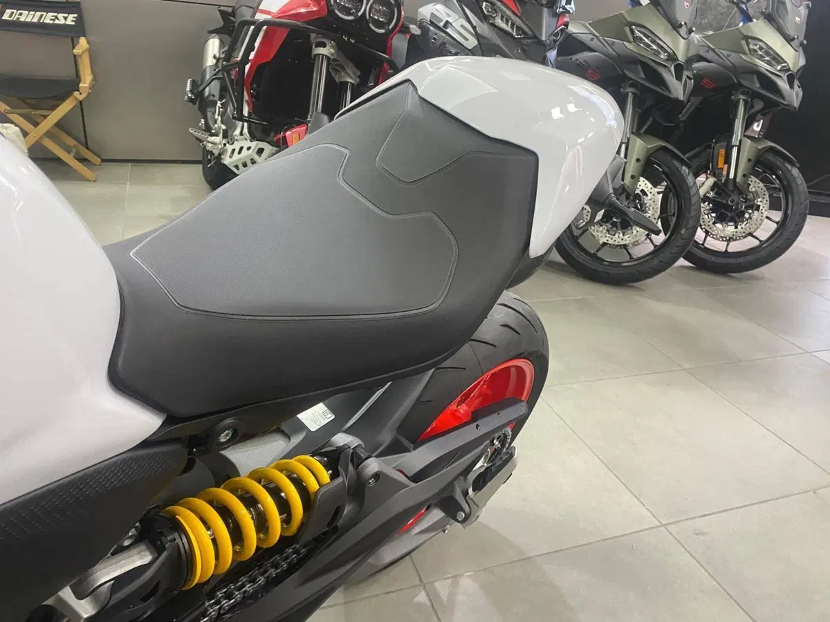 Ducati Monster 890 (2026) (9)