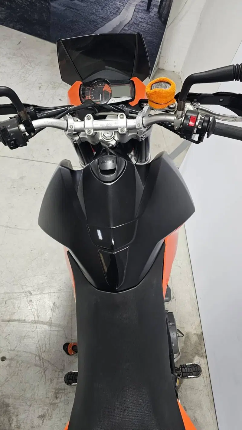 KTM 990 Supermoto (2007 - 08) (4)
