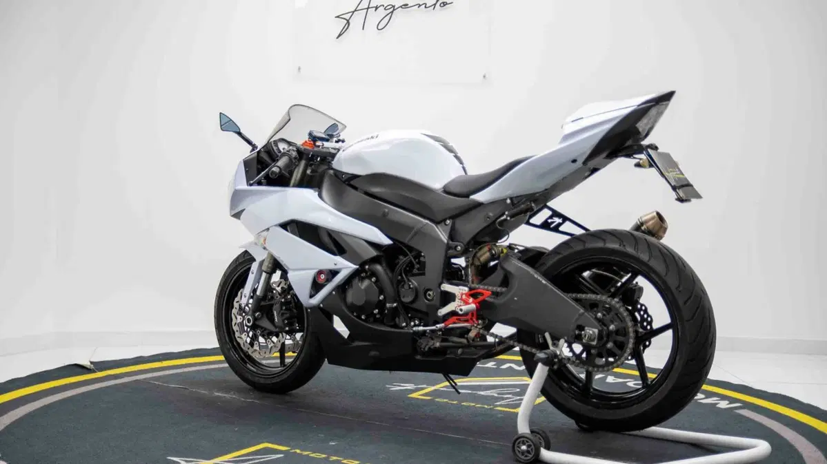 Kawasaki Ninja 600 ZX-6R (2009 - 16) (4)