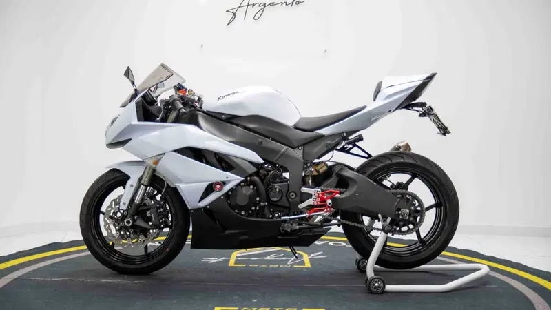 Kawasaki Ninja 600 ZX-6R (2009 - 16) (5)