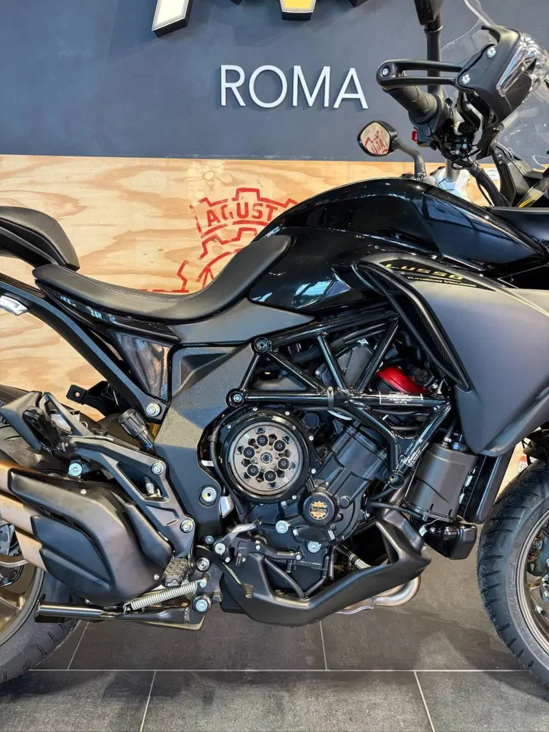 MV Agusta Turismo Veloce 800 Lusso SCS (2021 - 26) (4)