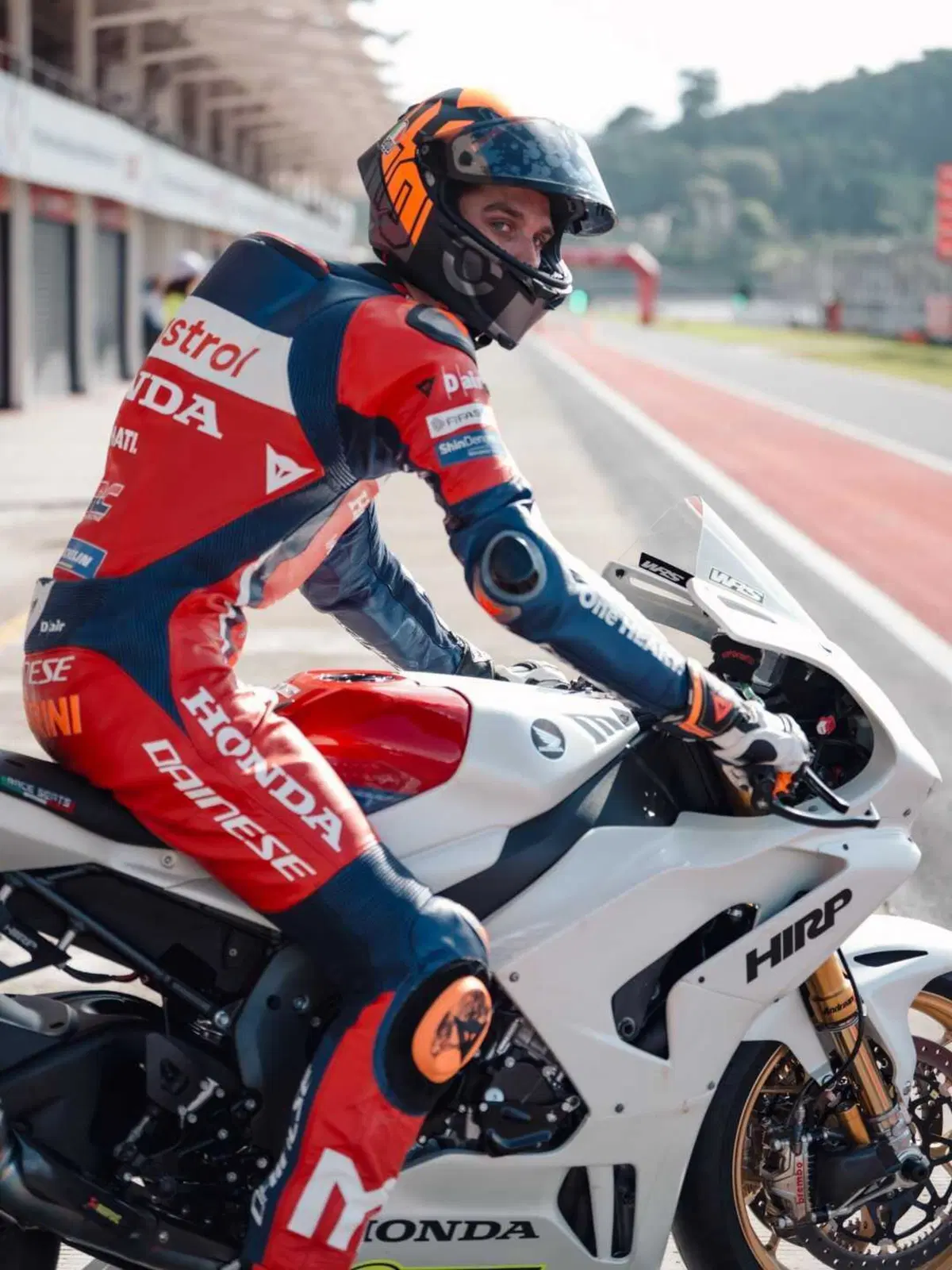 MotoGP 2026. VR46 Academy in Indonesia: finalmente il sole! Si gira insieme a Valentino Rossi [VIDEO e GALLERY] (2)