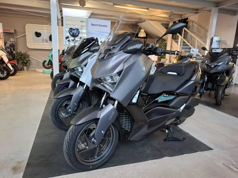 Yamaha X-Max 300 Tech Max+ (2025 - 26) (2)