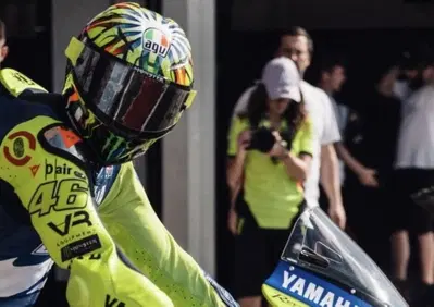 MotoGP 2026. VR46 Academy in Indonesia: finalmente il sole! Si gira insieme a Valentino Rossi [VIDEO e GALLERY]