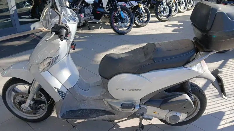 Aprilia Scarabeo 250 (2006 - 11) (2)
