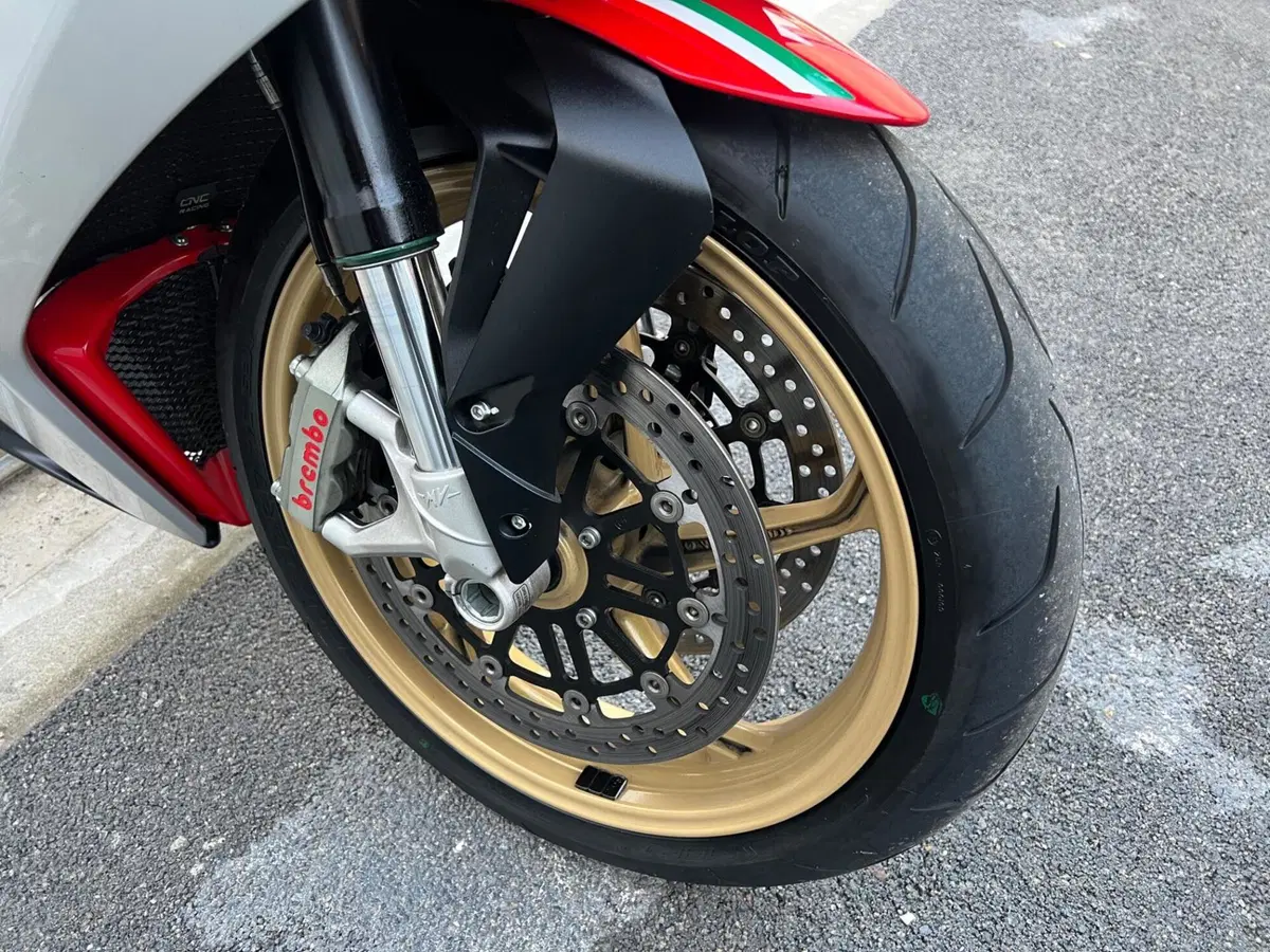 MV Agusta Superveloce 800 (2021 - 25) (19)