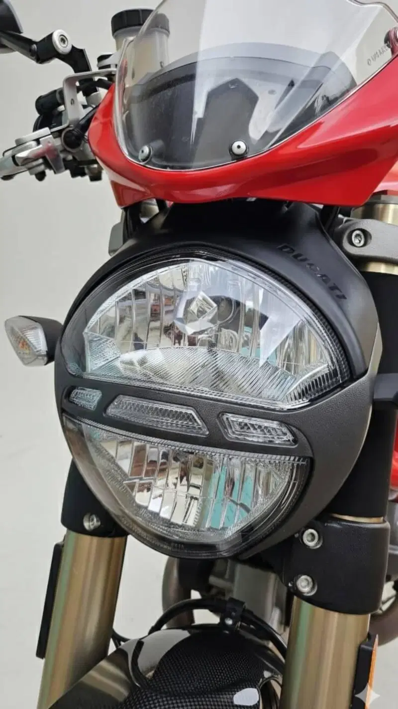 Ducati Monster 1100 (2009 -10) (4)