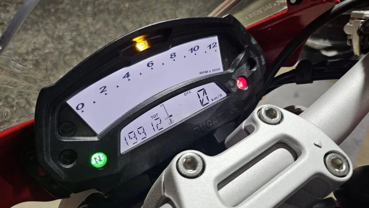 Ducati Monster 1100 (2009 -10) (5)