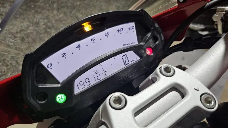 Ducati Monster 1100 (2009 -10) (5)