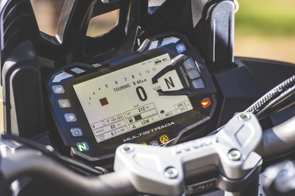 Ducati Multistrada Enduro 1200 vs KTM 1290 Super Adventure (20)