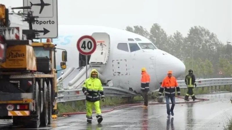 Aereo esce di pista all&rsquo;aeroporto di Bergamo. Nessun ferito, traffico nel caos