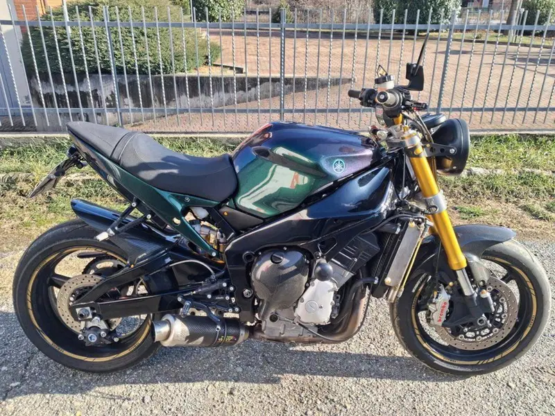 Yamaha YZF R1 (2000 - 01)