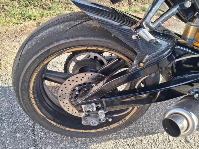 Yamaha YZF R1 (2000 - 01) (11)