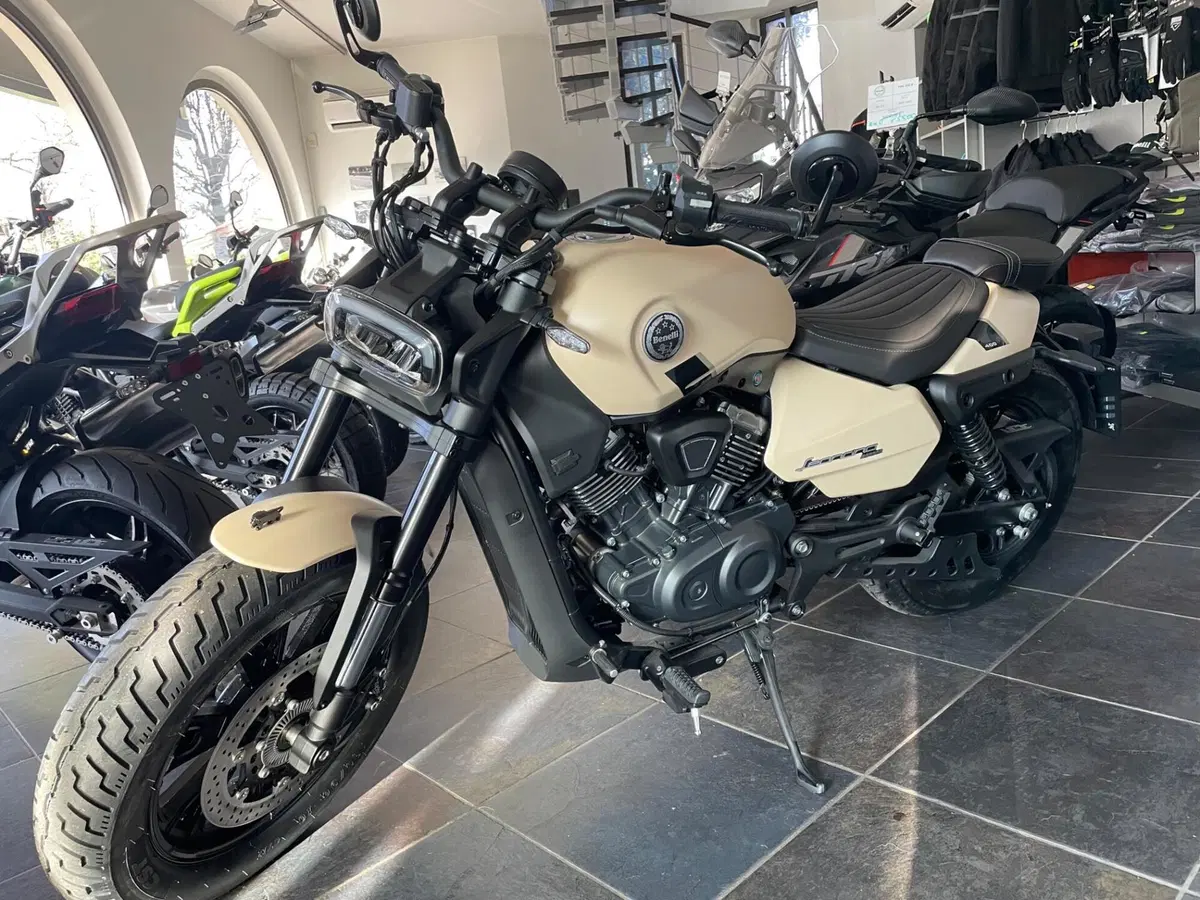 Benelli Leoncino 400 Bobber (2026)
