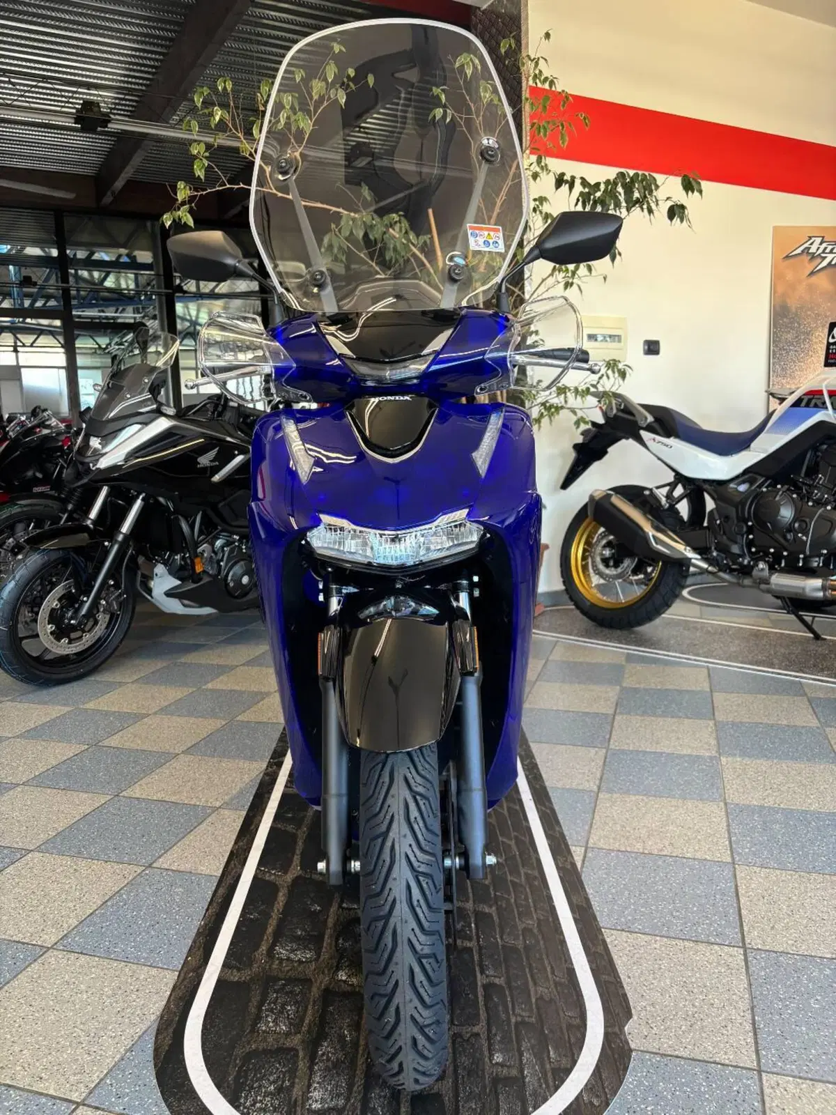 Honda SH 125 Vetro (2026) (2)