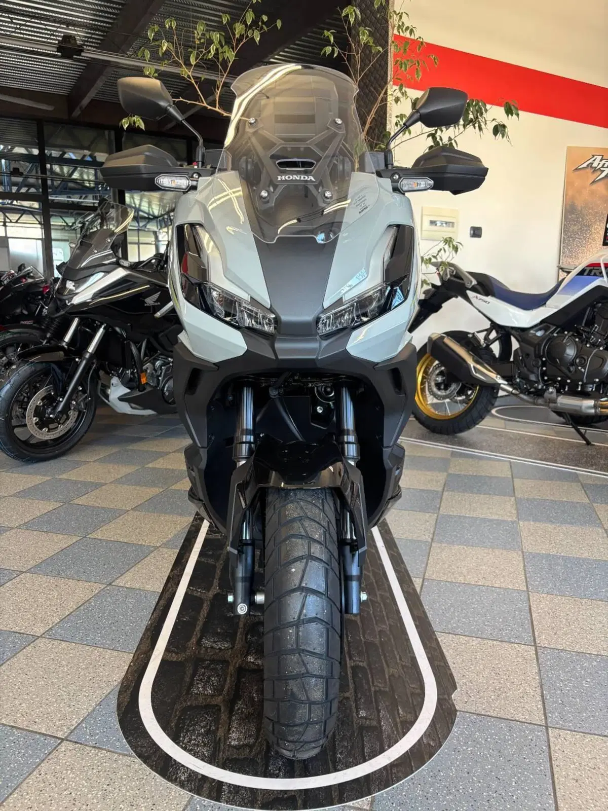 Honda ADV 350 Special Edition (2025 - 26) (2)