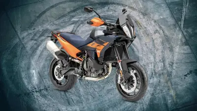 KTM 890 SMT 2026: la Supermoto si rif&agrave; il look