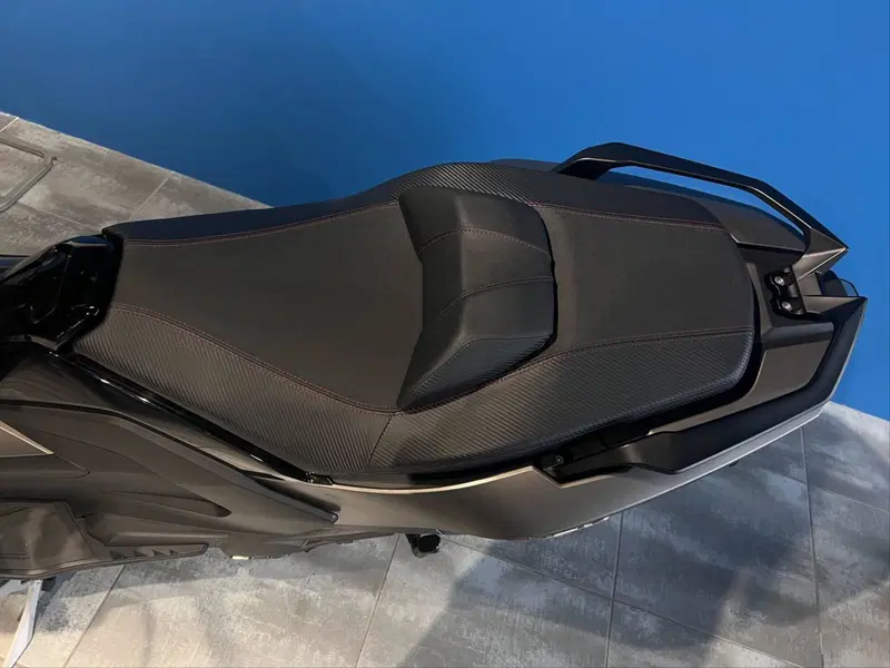 Kymco AK 550 Premium (2023 - 25) (10)