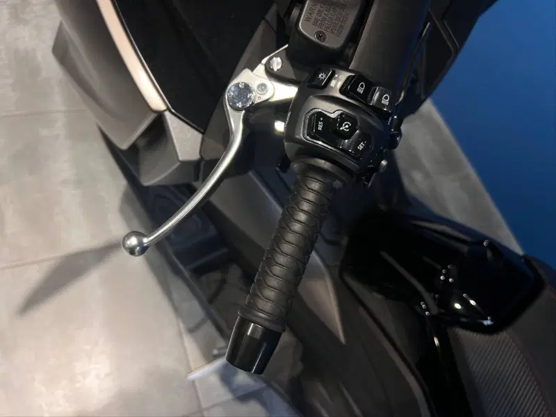Kymco AK 550 Premium (2023 - 25) (12)