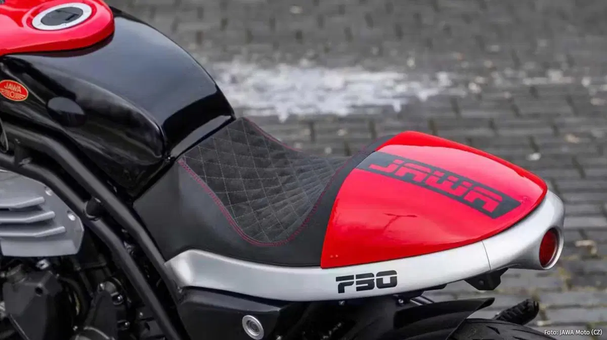 Jawa 730 Twin: café racer neoclassico ceco pronto al debutto nel 2026 (4)