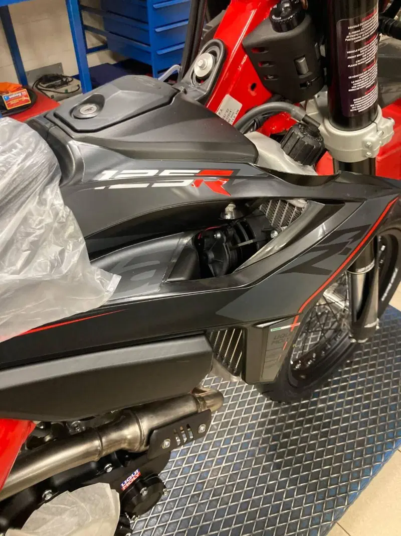 Betamotor RR 125 4T Motard R (2025 - 26) (4)