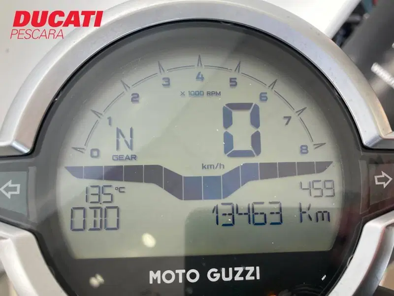 Moto Guzzi V7 Stone Centenario (2021 - 22) (5)