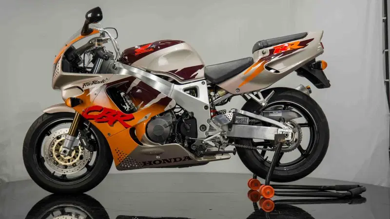 Honda CBR 900 RR (2)