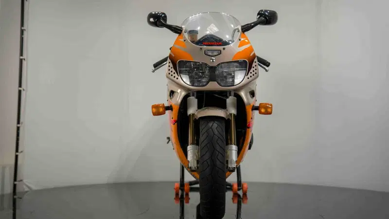 Honda CBR 900 RR (4)