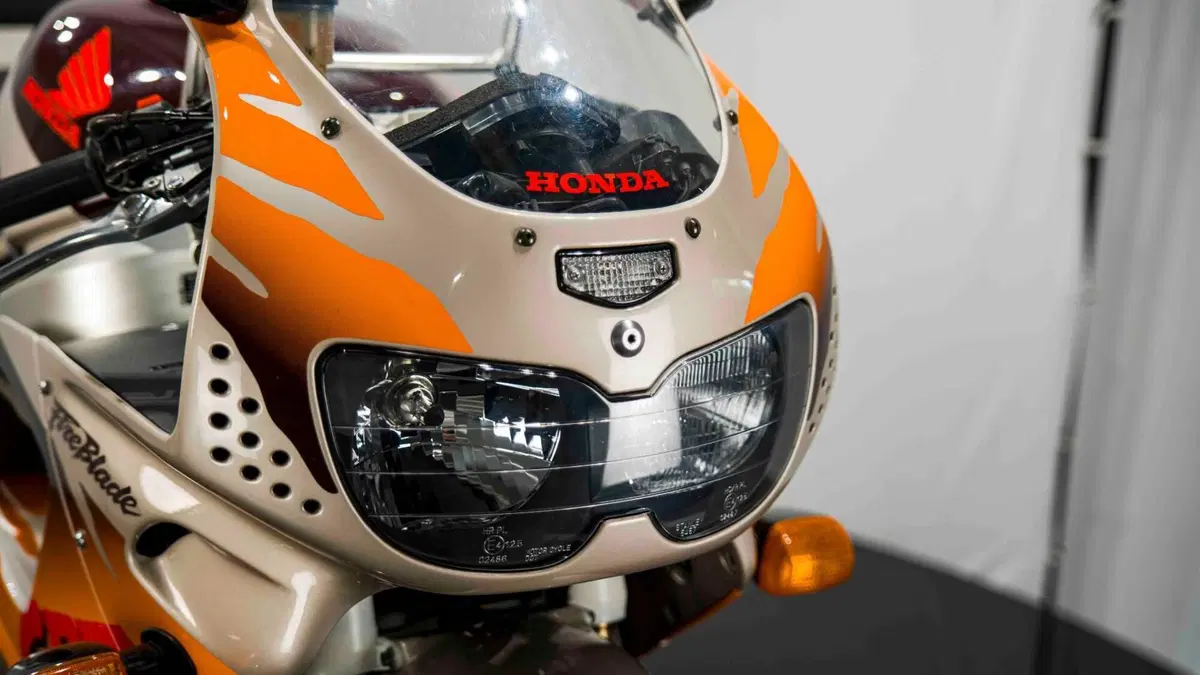 Honda CBR 900 RR (15)